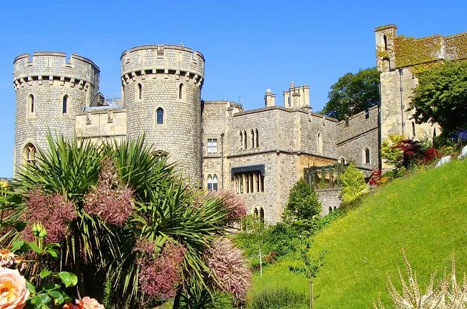 Windsor, Lacock & Bath with Pub Lunch
